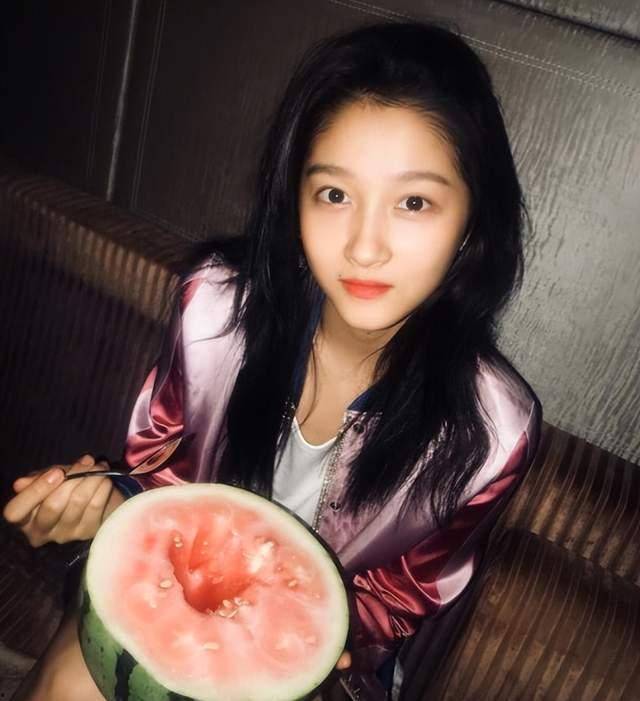 娱乐吃瓜酱拍照技巧视频,跟随娱乐吃瓜酱视频学技巧  第2张